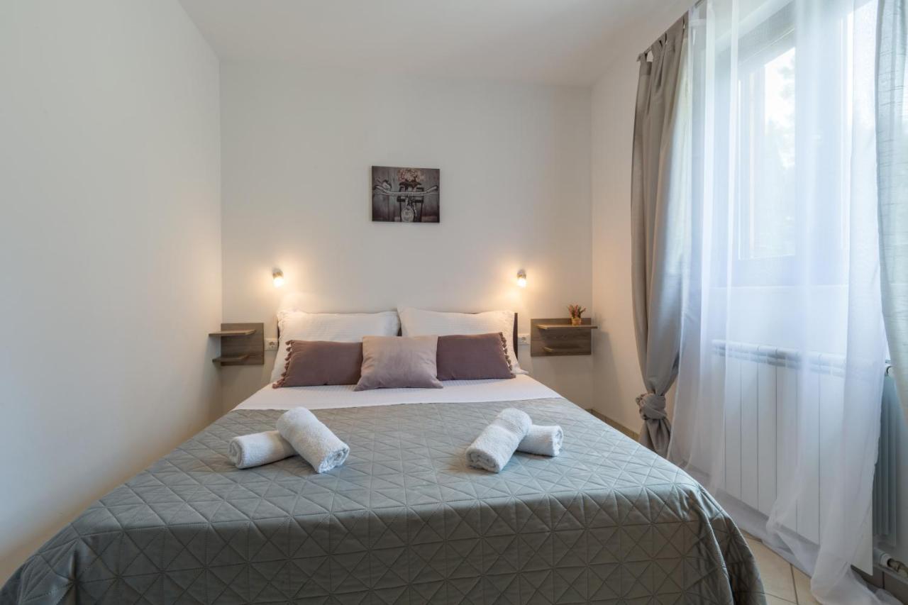 Studio Apartments Pinia-Marina Πόρετς Εξωτερικό φωτογραφία