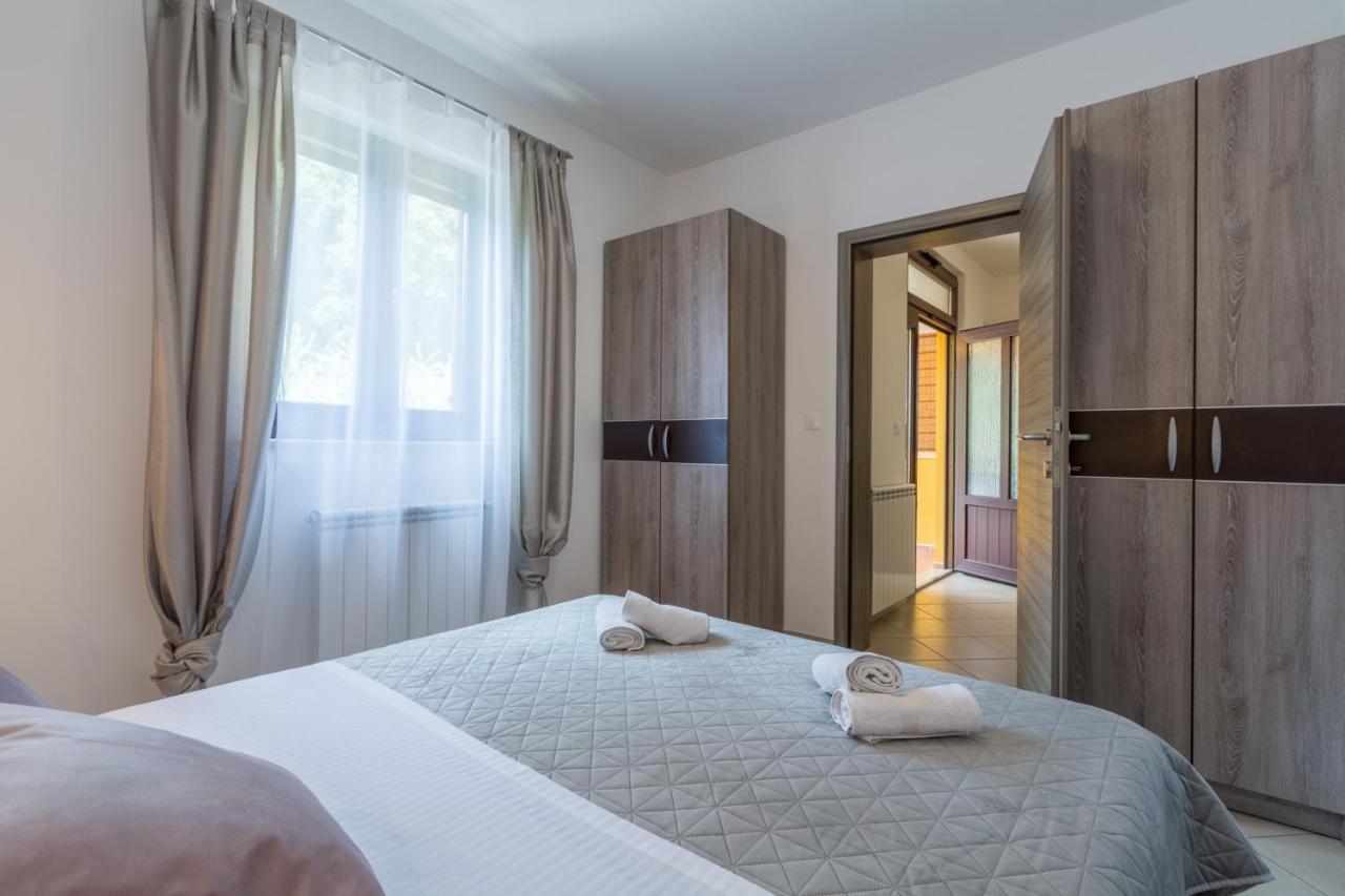 Studio Apartments Pinia-Marina Πόρετς Εξωτερικό φωτογραφία
