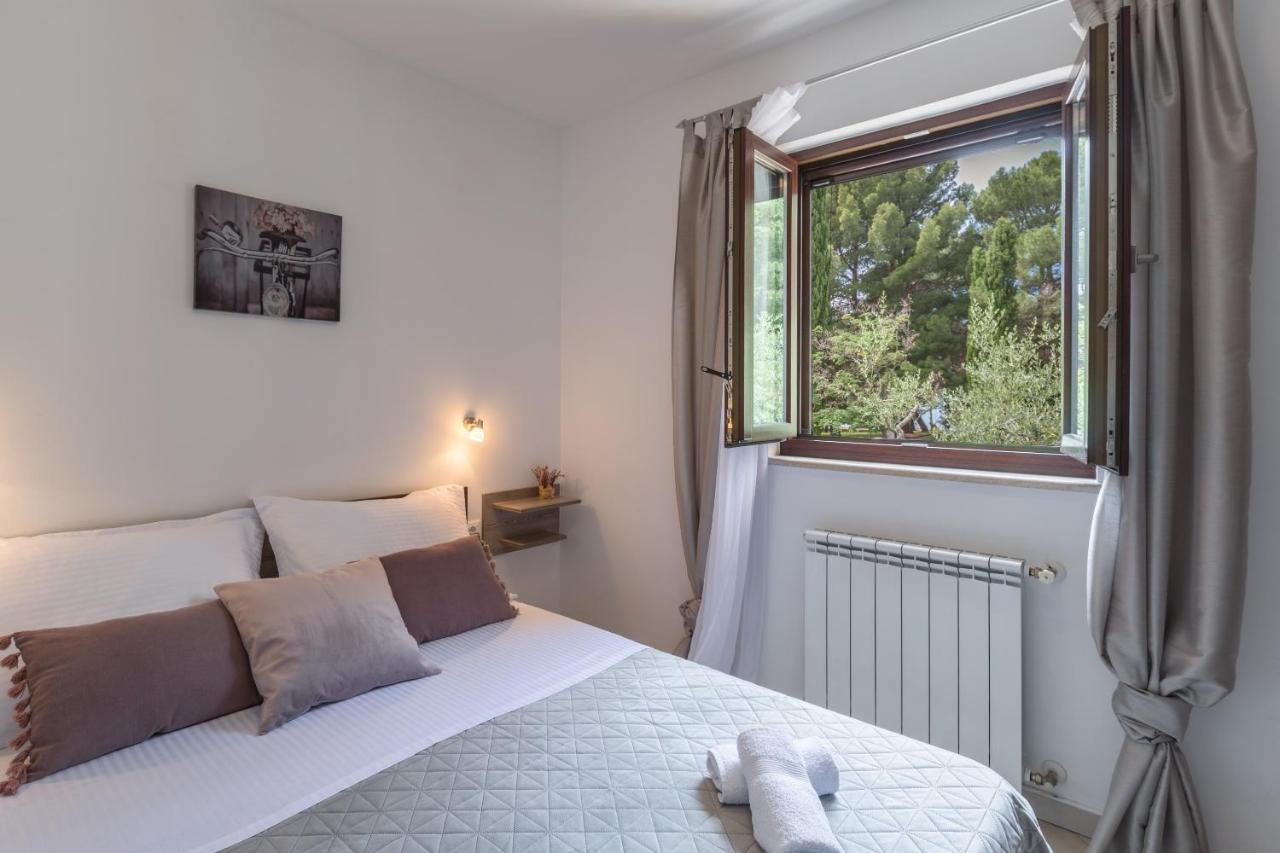 Studio Apartments Pinia-Marina Πόρετς Εξωτερικό φωτογραφία